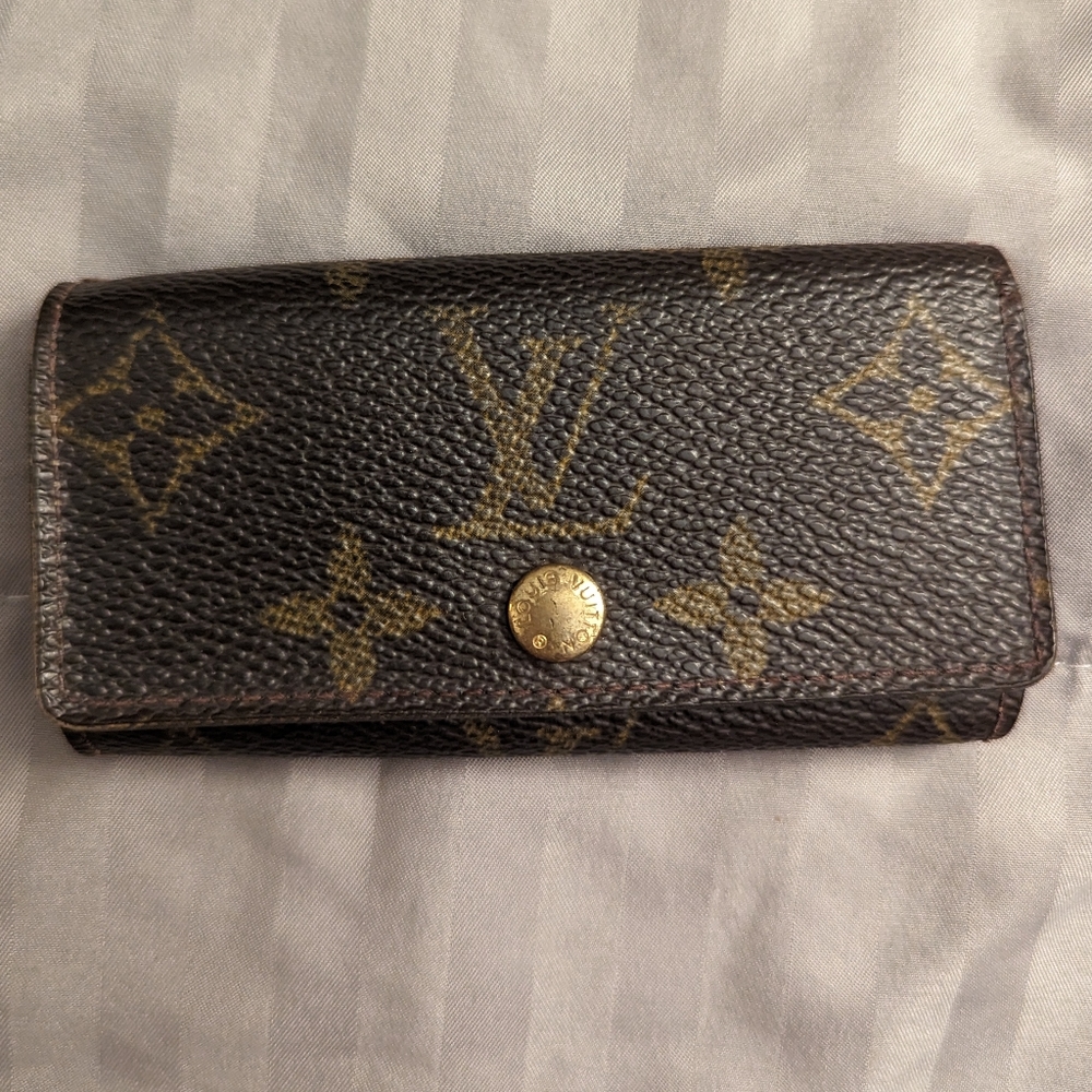 Lv monogram key holder